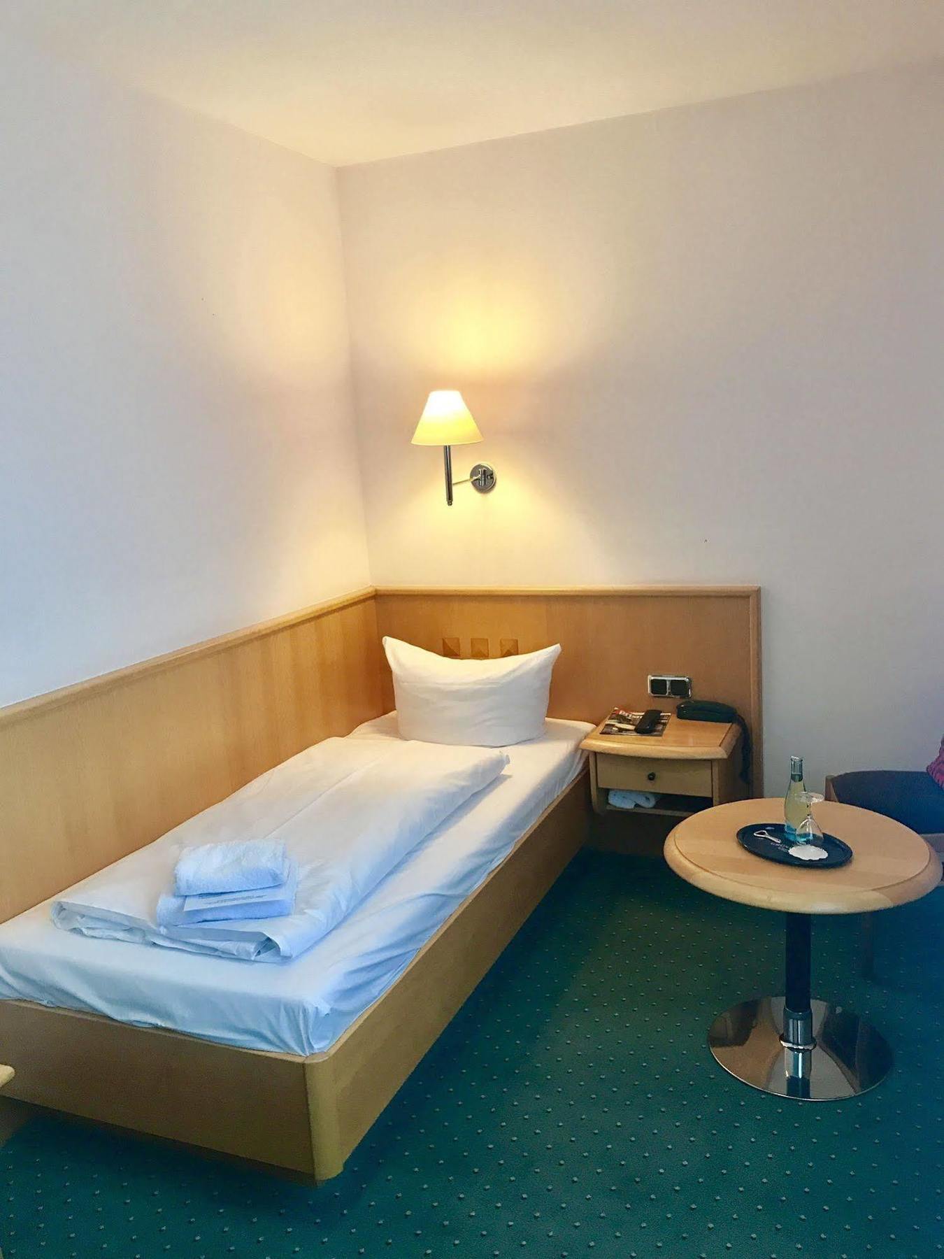 Hotel Berlin - Greenline Hotel Цосен Екстериор снимка
