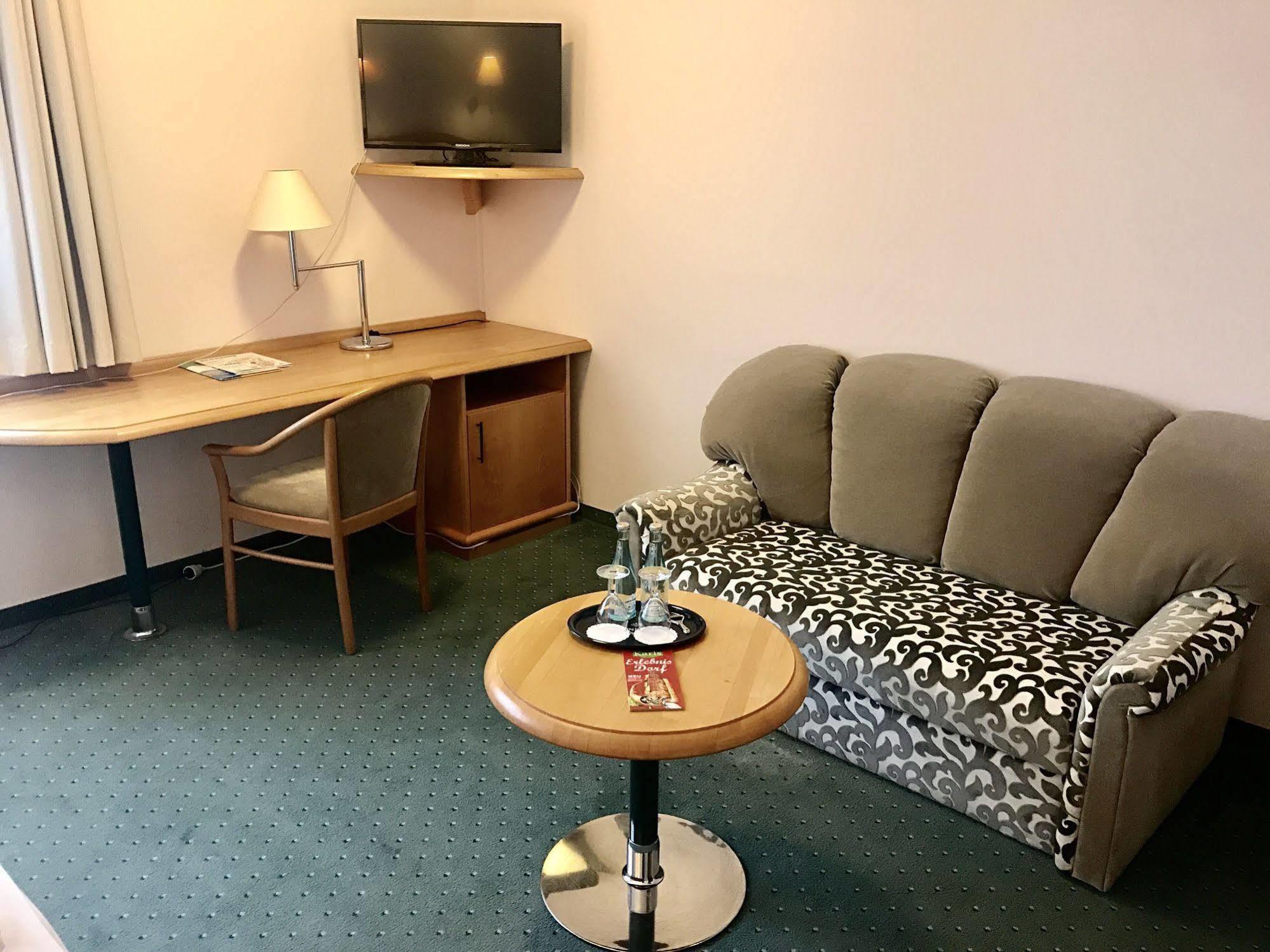 Hotel Berlin - Greenline Hotel Цосен Екстериор снимка